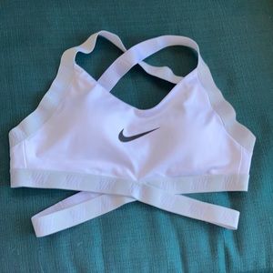 Nike sports bra size medium